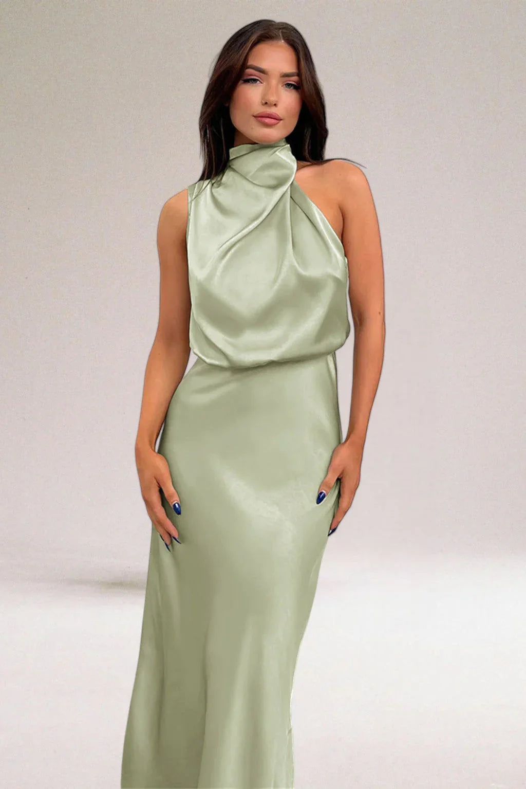Flavia™ | Glamorous Satin Halter Dress (robe dos nu en satin)