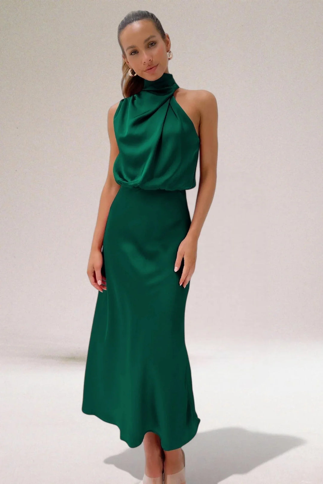 Flavia™ | Glamorous Satin Halter Dress (robe dos nu en satin)