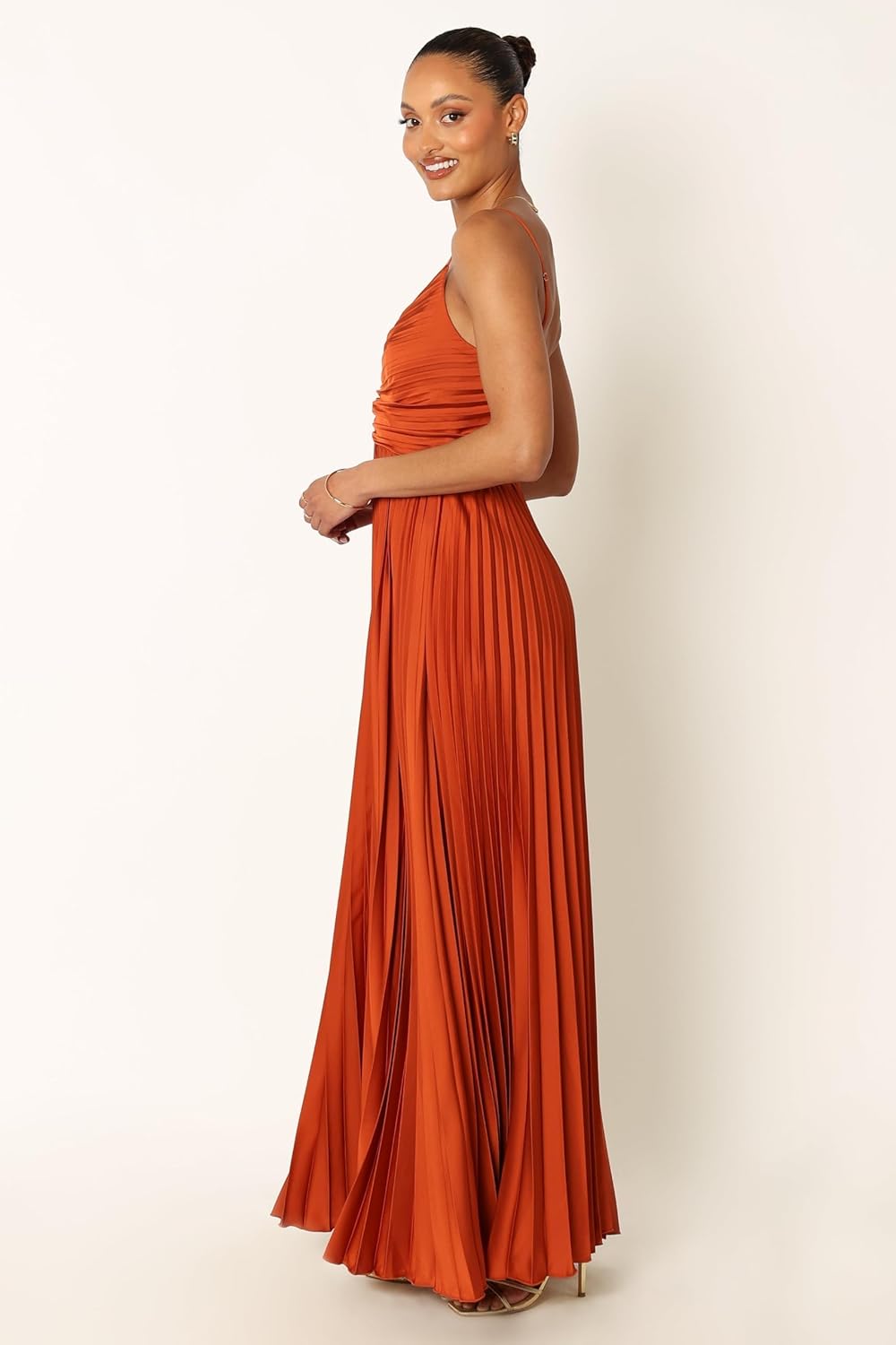 Aneira | Robe élégante plissée