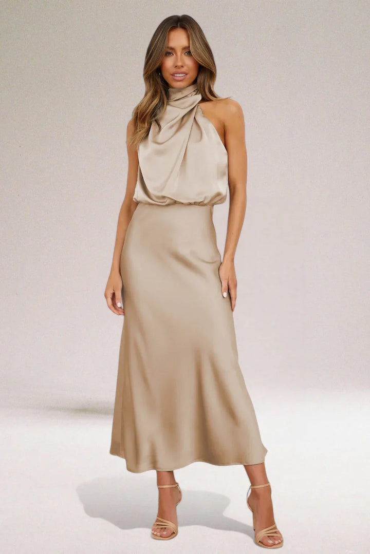 Flavia™ | Glamorous Satin Halter Dress (robe dos nu en satin)